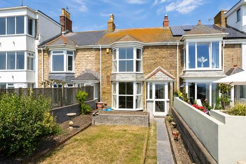 3 bed property, in Marine Terrace, £400,000