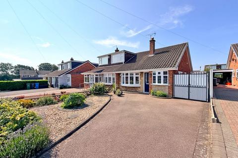 2 bed property, in Poplar Road, £240,000