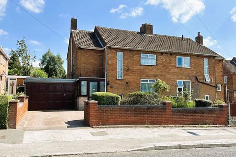 3 bed property, in Castlefort Road, £190,000