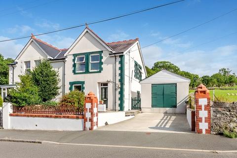 3 bed property, in Nantlle, £250,000