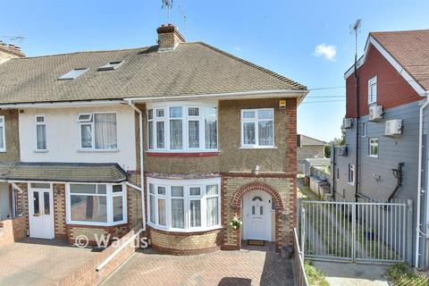 3 bed property, in Sunnymead Avenue, £325,000
