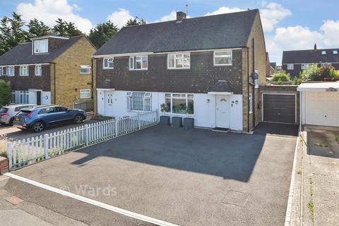 3 bed property, in Rowan Close, £415,000