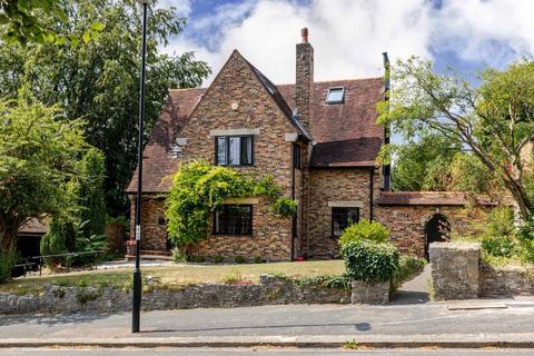 5 bed property, in East Hill, £1,350,000