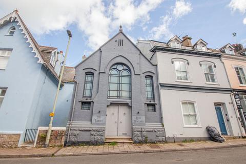 4 bed property, in Newcomen Road, £775,000