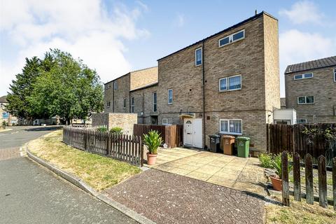 3 bed property, in Ripley Walk, £115,000