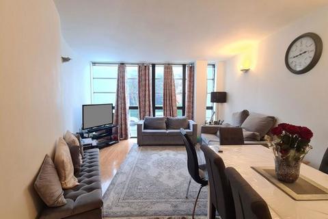 2 bed property, in London Road, £250,000