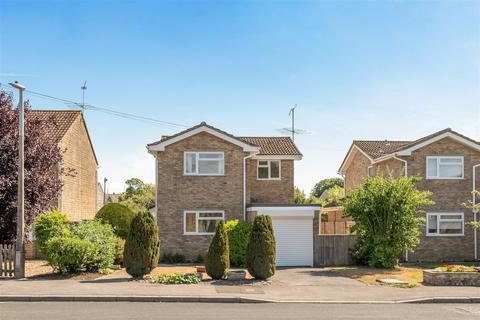 4 bed property, in Eastern Avenue, £375,000
