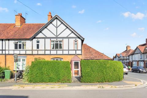 3 bed property, in Peewit Road, £225,000