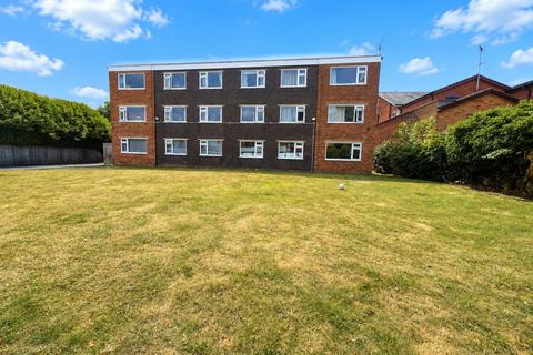 2 bed property, in Victoria Road, £77,000