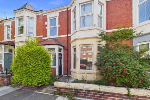 2 bed property, in Washington Terrace, £160,000