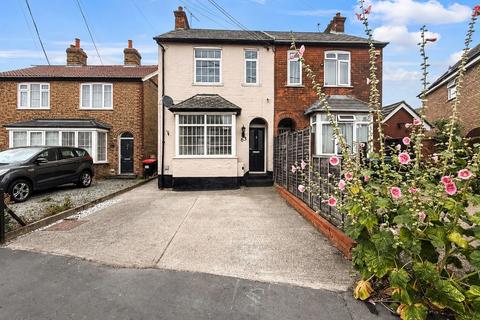3 bed property, in Cressing Road, £290,000