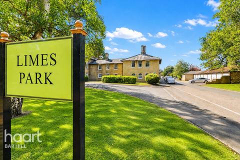 2 bed property, in Limes Park, £215,000