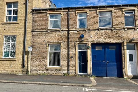 2 bed property, in Ray Street, £50,000