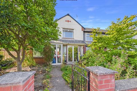 3 bed property, in Huntroyde Avenue, £140,000