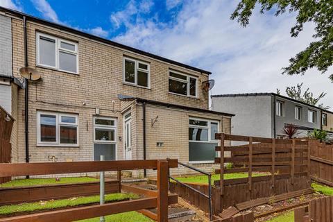 3 bed property, in Oakway, £185,000