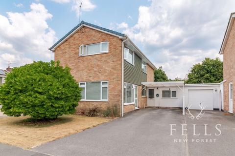 4 bed property, in Forestside Gardens, £535,000