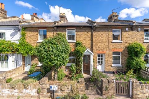 2 bed property, in St Margarets Grove, £775,000