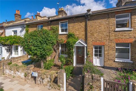 2 bed property, in St Margarets Grove, £775,000