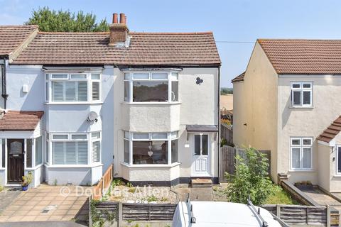 2 bed property, in Benets Road, £400,000