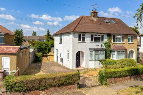 3 bed property, in Roestock Gardens, £550,000