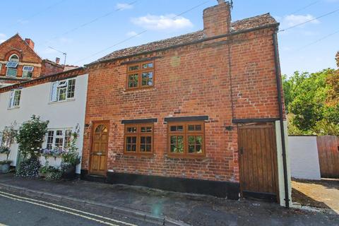 2 bed property, in Seggs Lane, £200,000