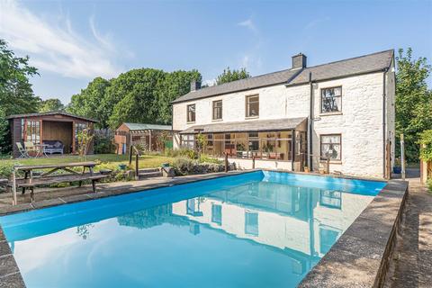 4 bed property, in St. Day, £525,000
