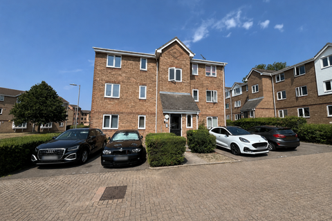 2 bed property, in Waterville Drive, £175,000