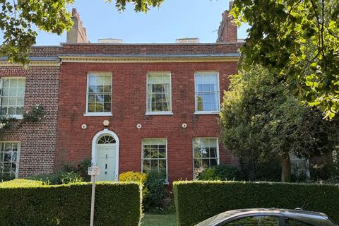 5 bed property, in Lower Summerlands, £700,000