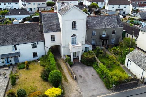 6 bed property, in Gestridge Road, £350,000