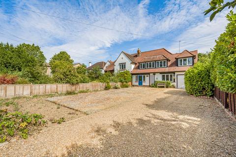 3 bed property, in Manor Road, £750,000