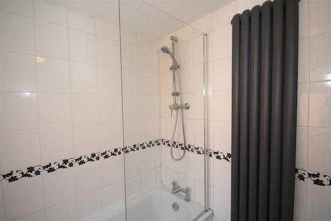 3 bed property, in King Street, £155,000