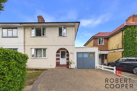 3 bed property, in Eastern Avenue, £700,000