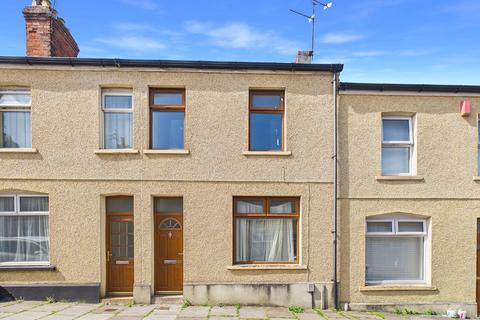 2 bed property, in Fryatt Street, £185,000