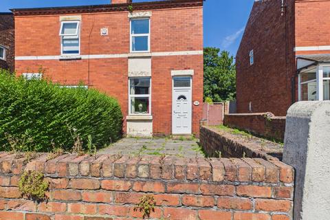 2 bed property, in Newton Street, £120,000