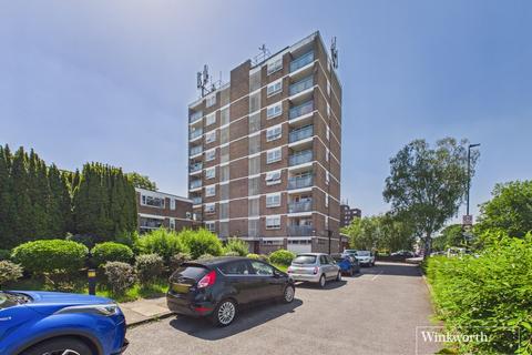 2 bed property, in Kingsbury Road, £200,000