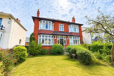 5 bed property, in Leigh Road, £550,000