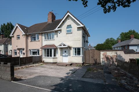 3 bed property, in Holyhead Road, £250,000