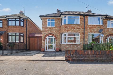 3 bed property, in The Ringway, £350,000