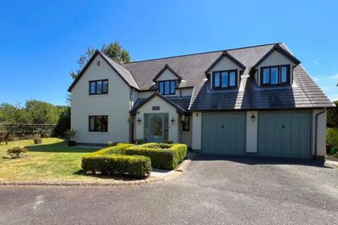 5 bed property, in 9 Highgrove, £850,000
