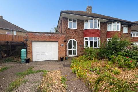 3 bed property, in Spinney Hill Crescent, £289,950