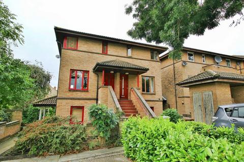 2 bed property, in Bradwell Common Boulevard, £175,000
