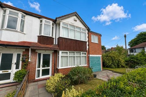 4 bed property, in Park View, £325,000