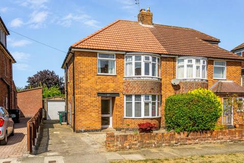 3 bed property, in Albion Avenue, £325,000