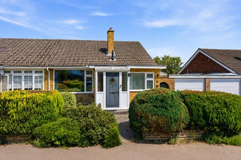 2 bed property, in Dell Rise, £500,000