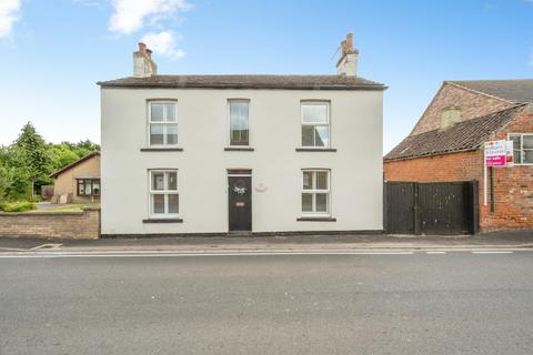 3 bed property, in High Street, £325,000