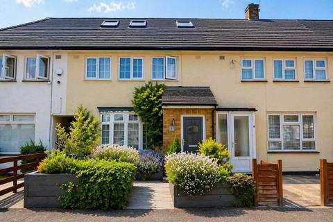4 bed property, in Felton Close, £450,000
