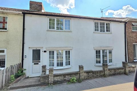 5 bed property, in Commercial Road, £220,000