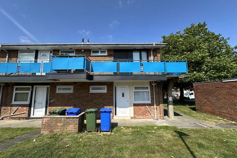 1 bed property, in Kearsley Close, £30,000