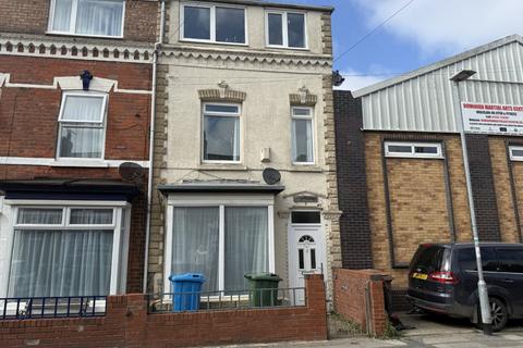 5 bed property, in Thorpe Street, £145,000