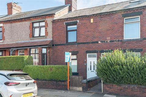 2 bed property, in Derby Street, £110,000
